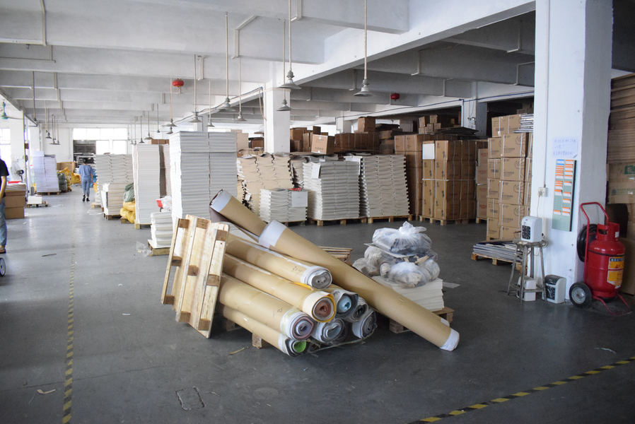 GUANGZHOU YM PACKAGE PRODUCTS CO.,LTD. linea di produzione del fabbricante