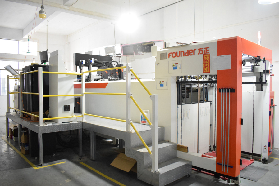 GUANGZHOU YM PACKAGE PRODUCTS CO.,LTD. linea di produzione del fabbricante