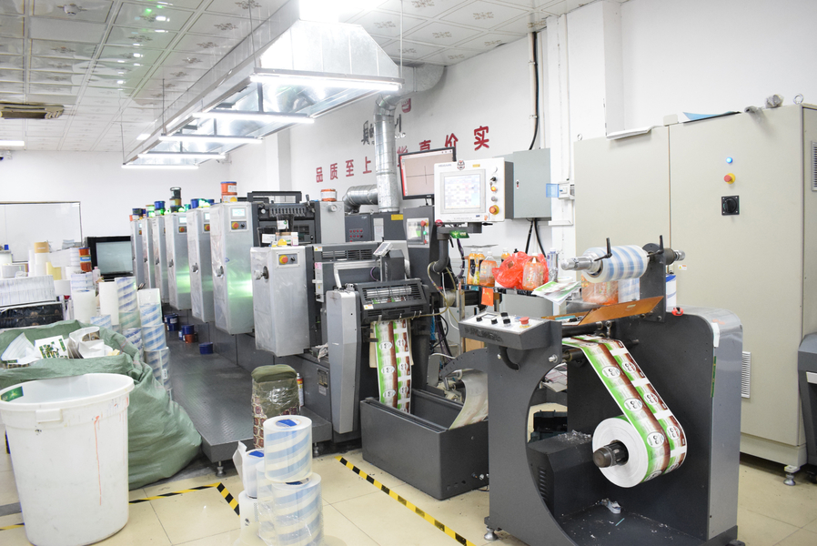 GUANGZHOU YM PACKAGE PRODUCTS CO.,LTD. linea di produzione del fabbricante