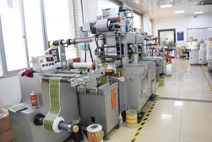 GUANGZHOU YM PACKAGE PRODUCTS CO.,LTD. linea di produzione del fabbricante