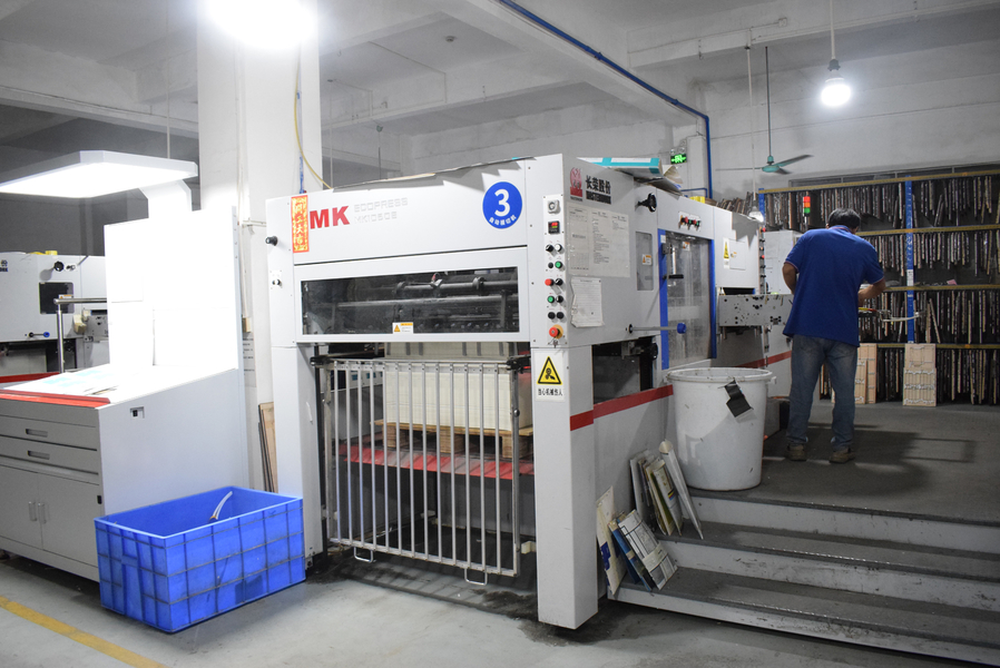GUANGZHOU YM PACKAGE PRODUCTS CO.,LTD. linea di produzione del fabbricante