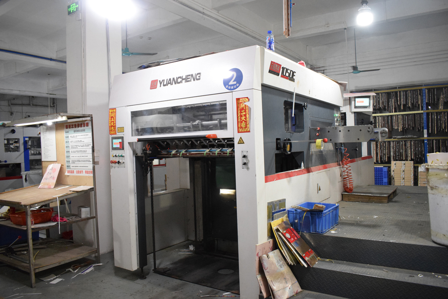GUANGZHOU YM PACKAGE PRODUCTS CO.,LTD. linea di produzione del fabbricante
