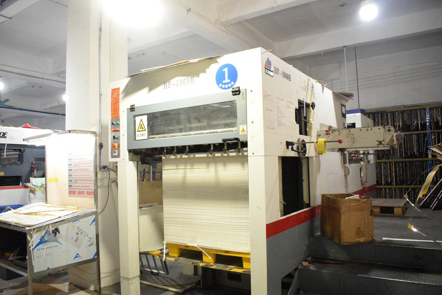 GUANGZHOU YM PACKAGE PRODUCTS CO.,LTD. linea di produzione del fabbricante