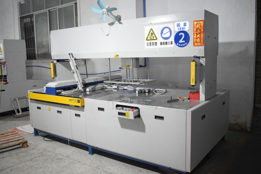 GUANGZHOU YM PACKAGE PRODUCTS CO.,LTD. linea di produzione del fabbricante