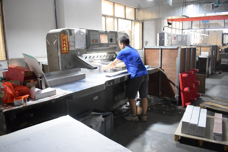 GUANGZHOU YM PACKAGE PRODUCTS CO.,LTD. linea di produzione del fabbricante
