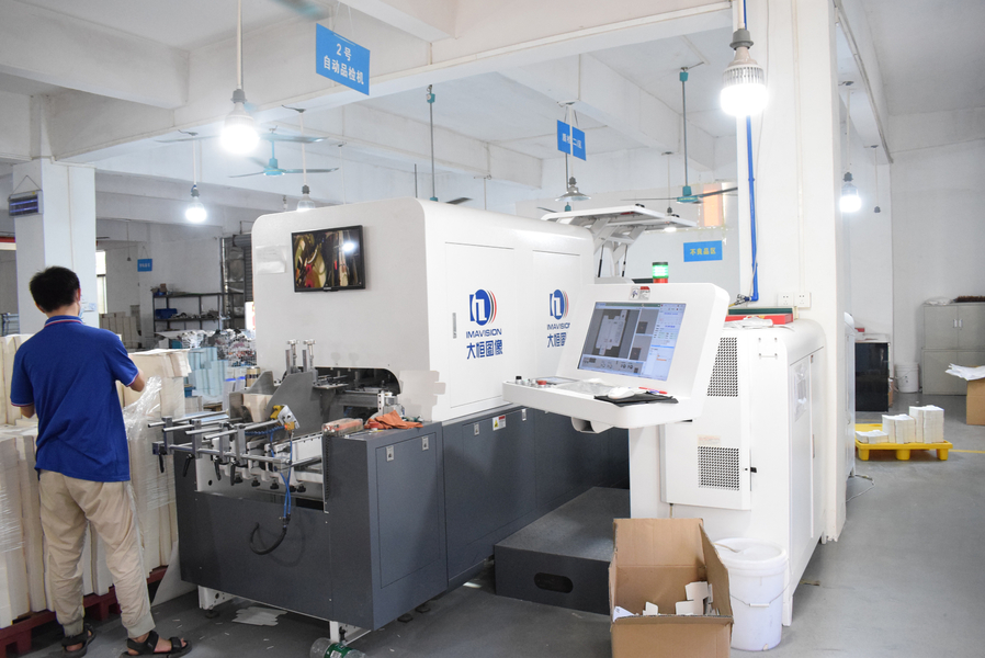 GUANGZHOU YM PACKAGE PRODUCTS CO.,LTD. linea di produzione del fabbricante